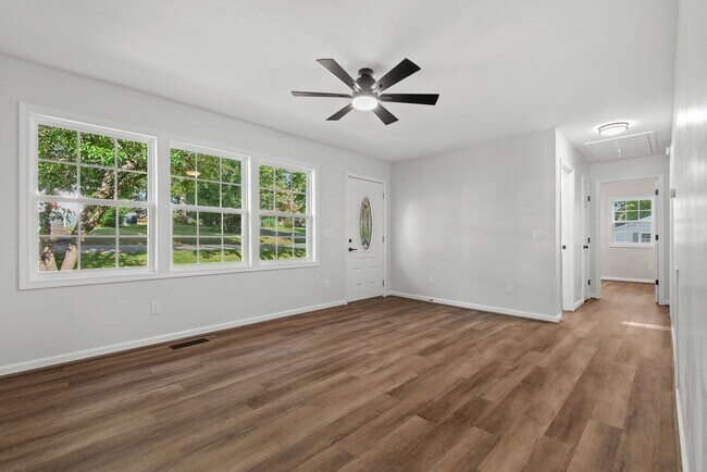 Building Photo - Gorgeous Home in Mebane!