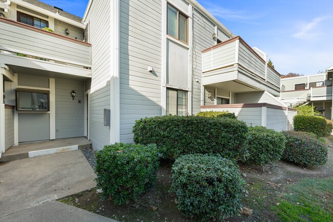 Building Photo - Modern Updated 3 Bed, 2 Bath Condo in Citr...