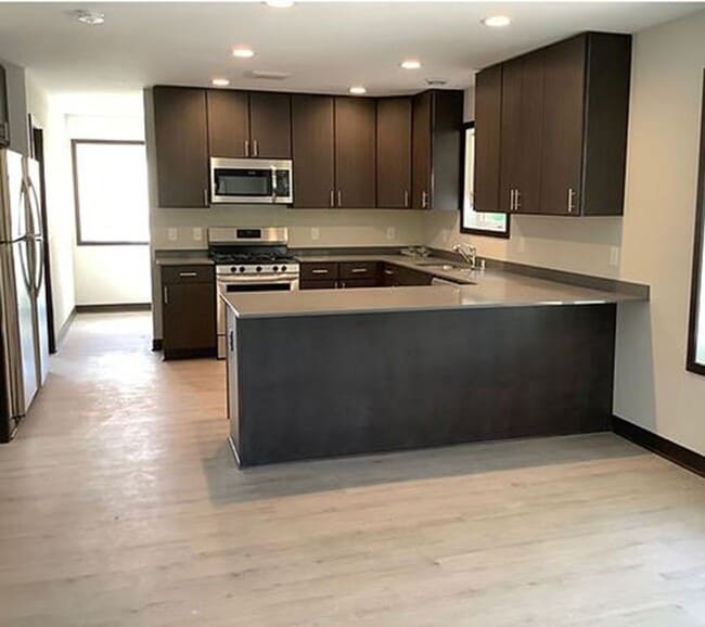 Foto del edificio - 879 23rd Ave SE