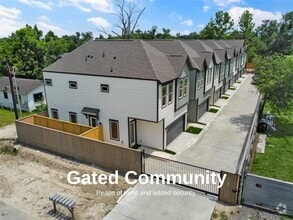 Building Photo - 2410 Vaughn St
