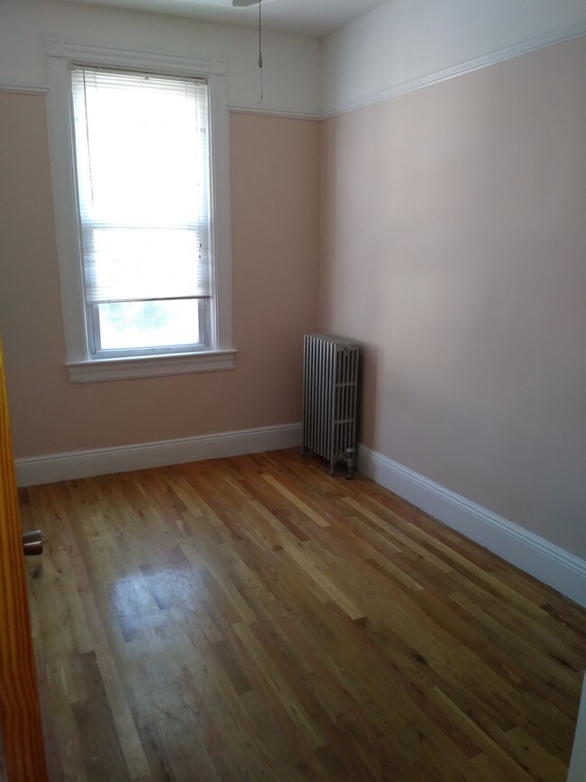 Foto del edificio - 210 Clove Rd