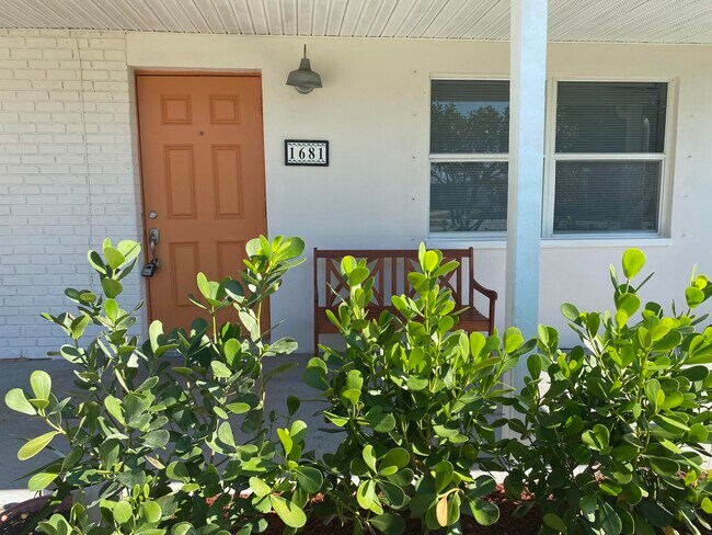 Foto del edificio - 1681 NW Palm Lake Dr