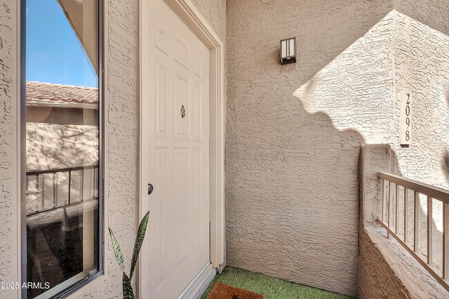 Foto del edificio - 15380 N 100th St