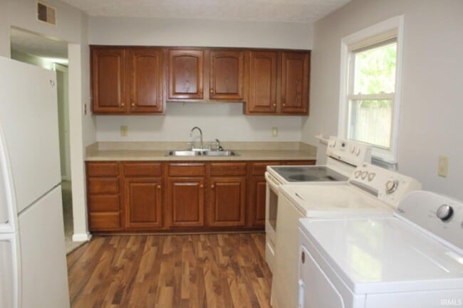 Building Photo - 1701 N Alvord Blvd