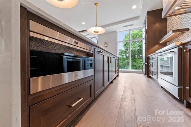 Building Photo - 1500 Queens Rd