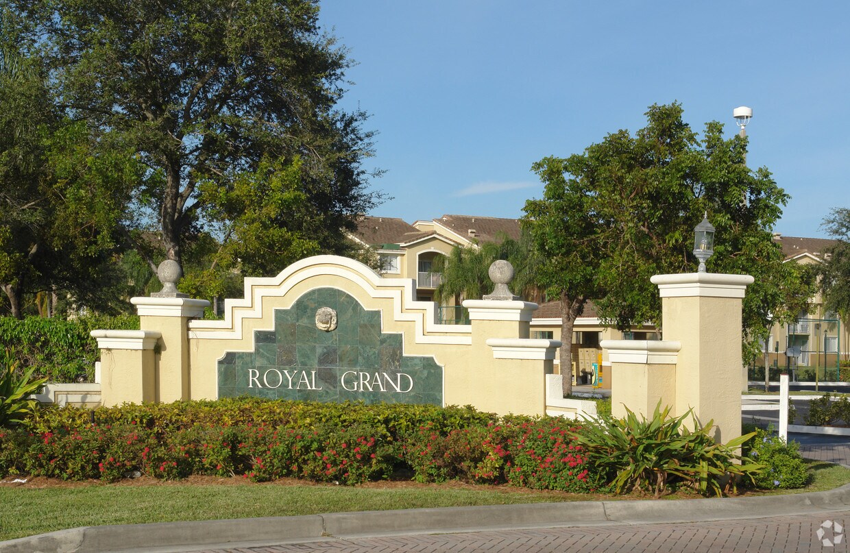 Poinciana Lakes Apartments Davie, FL