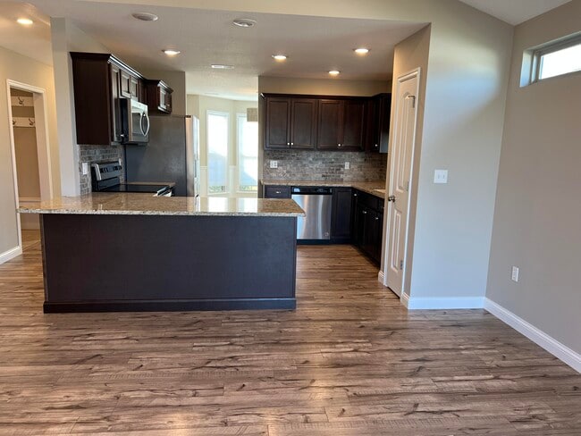 Building Photo - 4015 Perennial Ct
