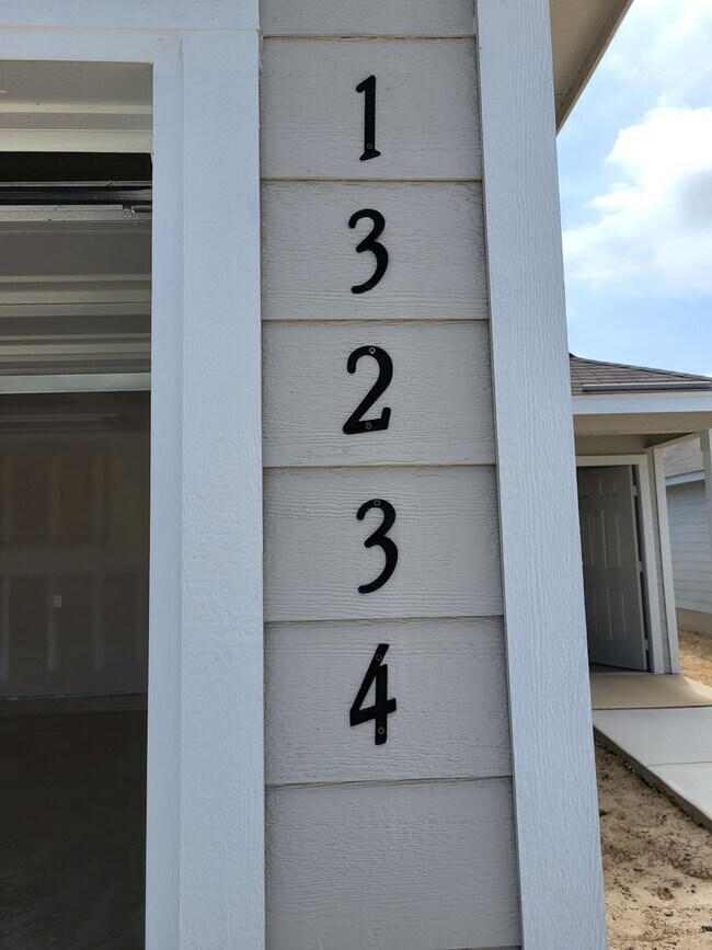Building Photo - Home on the Golf Course