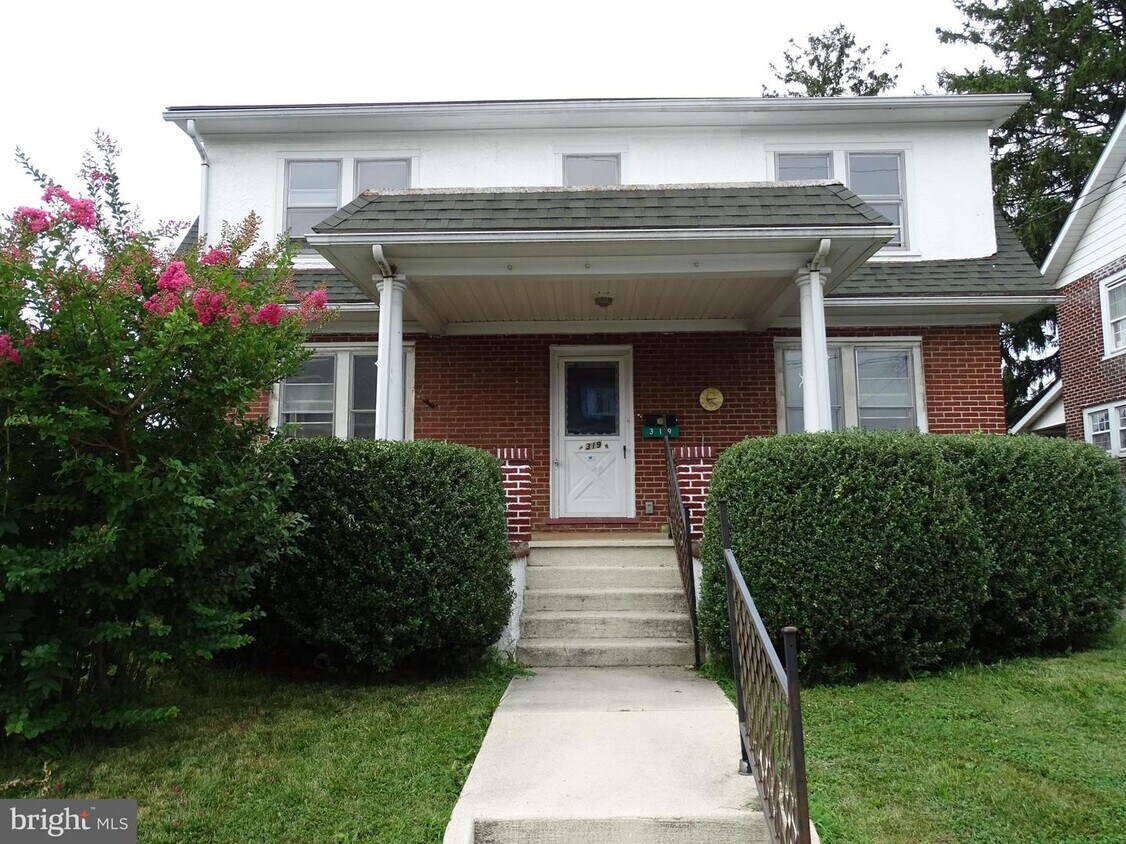 Primary Photo - 319 Park St