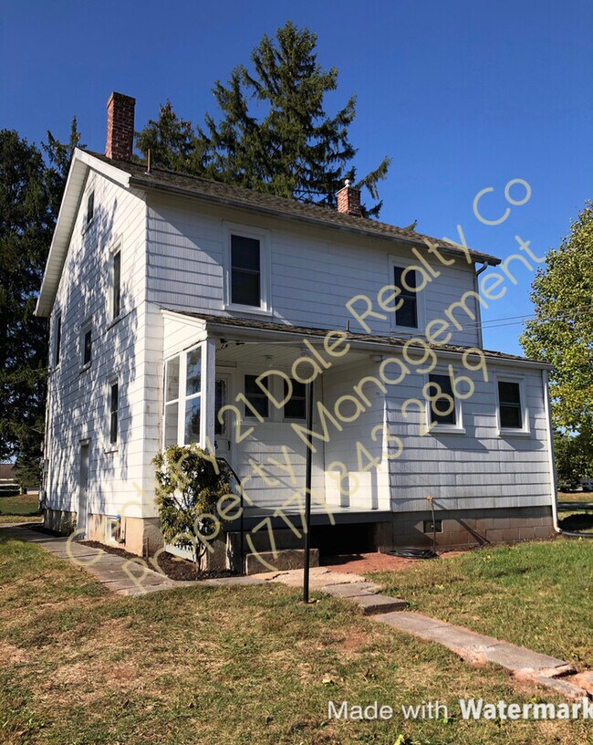 Foto del edificio - Newly Renovated 3 BR, Beautiful Farm House...