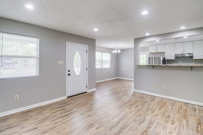 Photo - 170 Dorries St House