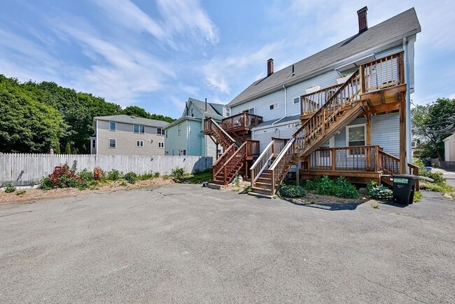 Building Photo - 90 Francis St