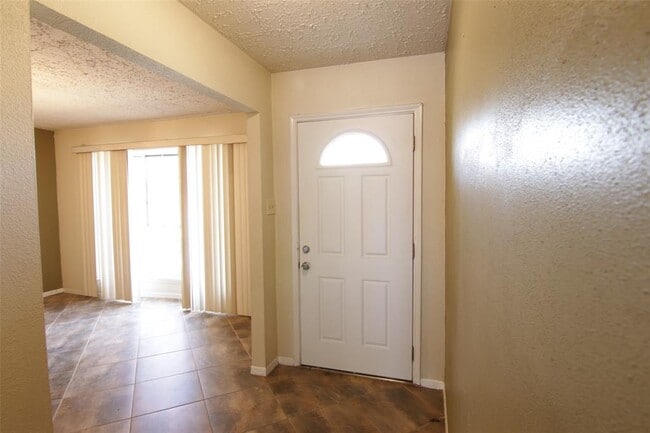 Building Photo - 2223 Windy Meadow Dr