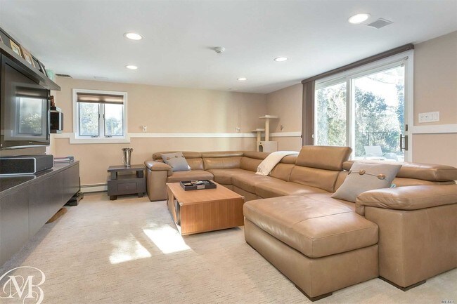 Foto del edificio - 28 Harriet Dr