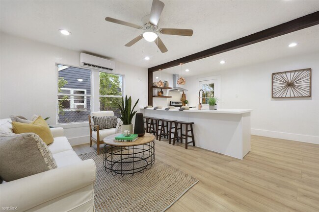 Foto del edificio - 3 br, 1 bath House - 3434 Texas Avenue