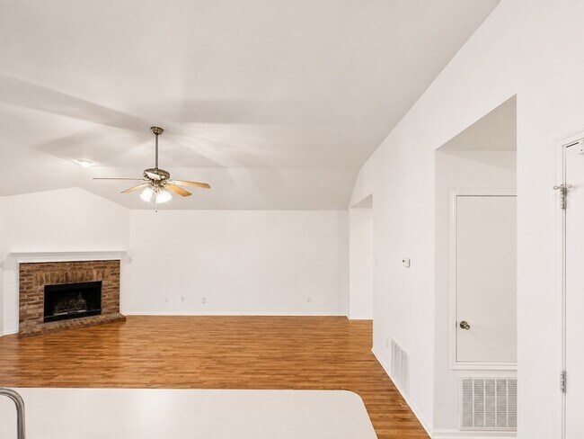 Foto del edificio - 3320 Truman St