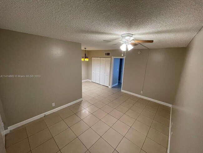 Foto del edificio - 1407 NE 56th St