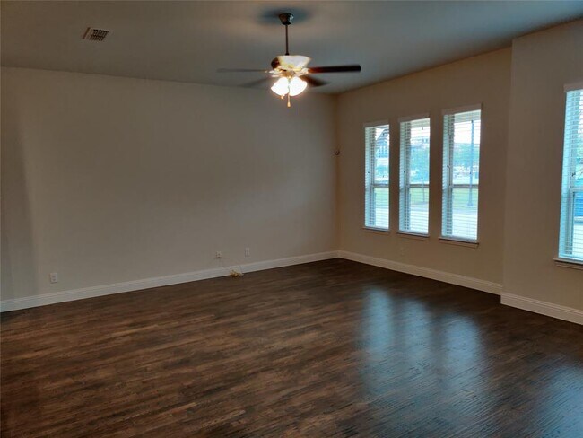 Building Photo - 2412 Holland Grove
