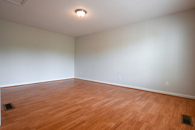 Foto del edificio - $1700 - Renovated 4BR/2BA on 2 Acres