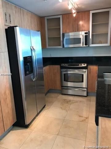 Foto principal - 7900 Harbor Island Dr