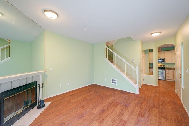 Building Photo - Spacious 2 Bed 2.5 Bath Home in Redmond