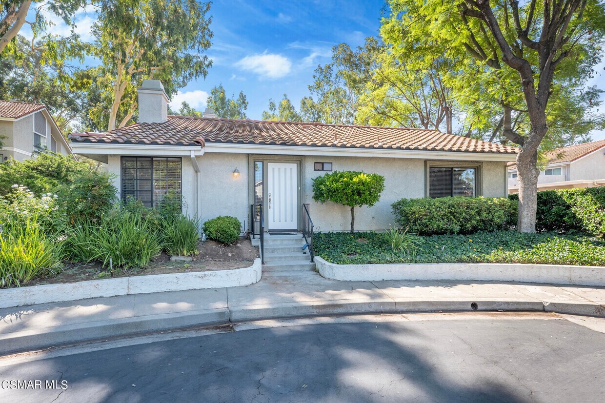 Primary Photo - 932 Thistlegate Rd