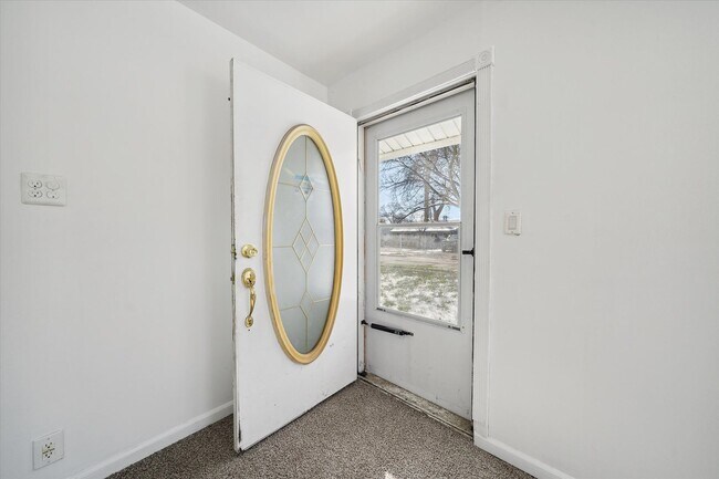 Building Photo - 2 bedroom ranch $1150