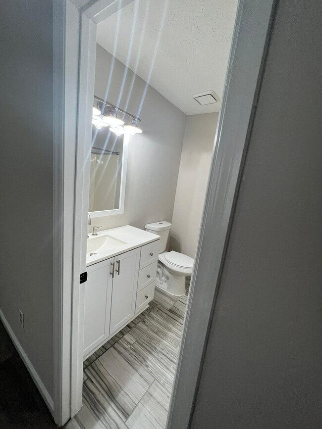 Building Photo - 3485 Kingswood Run