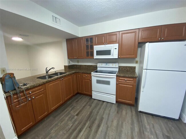 Foto del edificio - 8250 SW 149th Ct