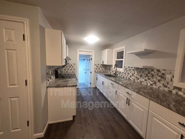 Foto del edificio - 618 NE 43rd St