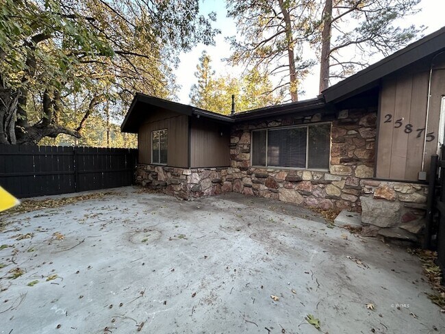 Foto del edificio - 26785 Cedar St