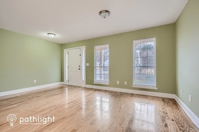 Foto del edificio - 4334 Peach Terrace Northwest
