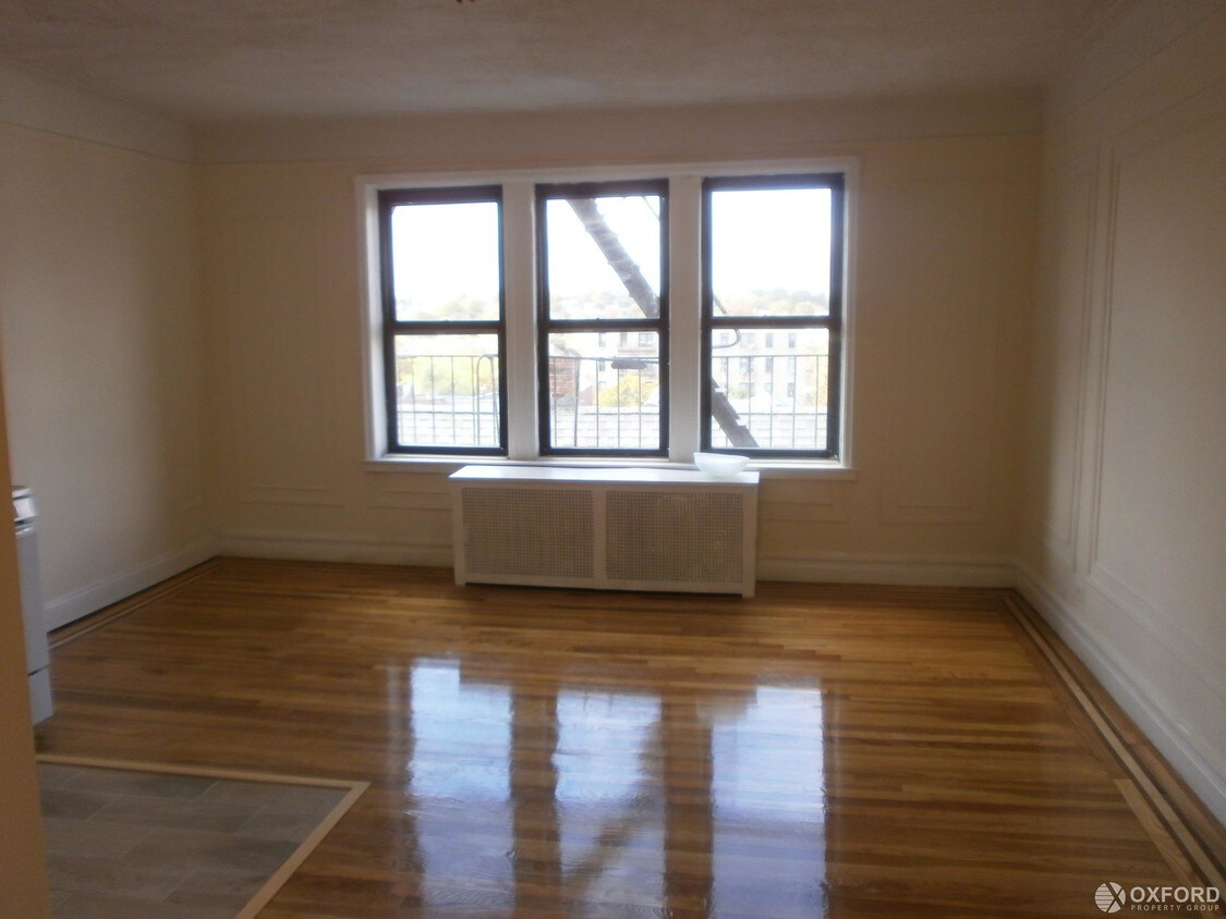 Primary Photo - 660 East 242nd Street