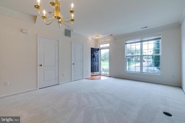 Foto del edificio - 13129 Park Crescent Cir