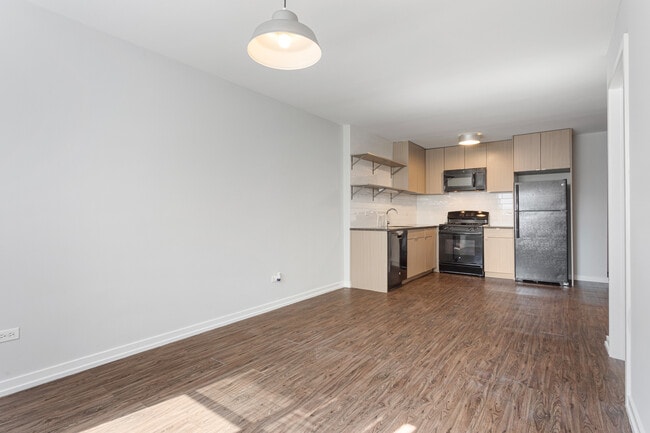 Building Photo - 6134 N Kenmore Ave