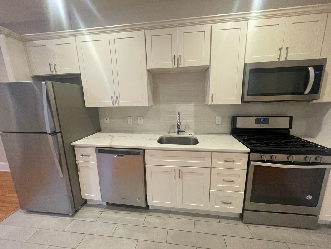 Avl NOW - No Fee! Renovated 1.5BR in Allst... - Avl NOW - No Fee! Renovated 1.5BR in Allst...