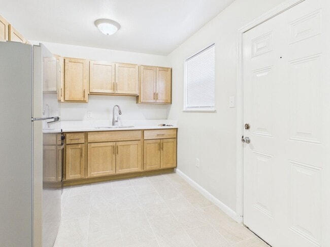 Building Photo - 2000 Lamb Ave