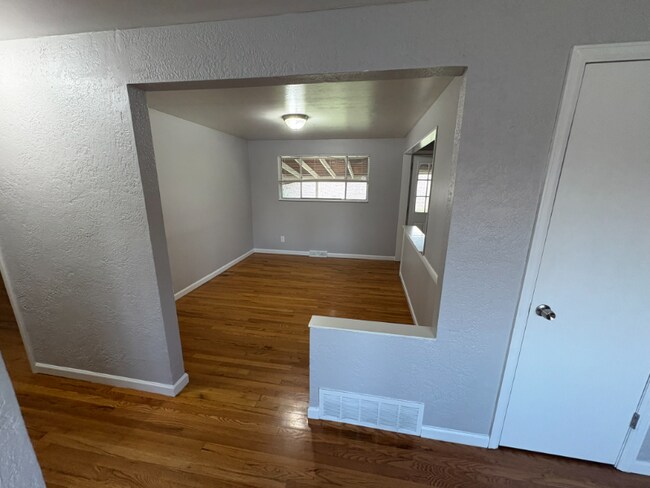 Building Photo - 7641 Elmwood Ln