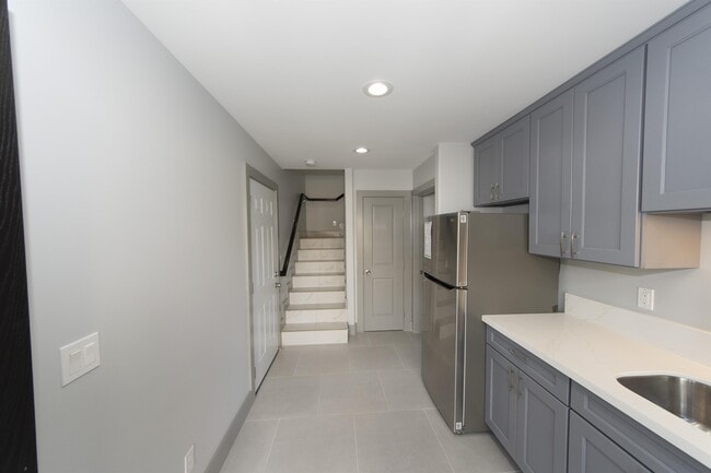 Building Photo - 1227 Elm St