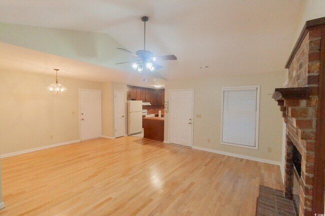 Foto del edificio - 1335 Melanie Ln