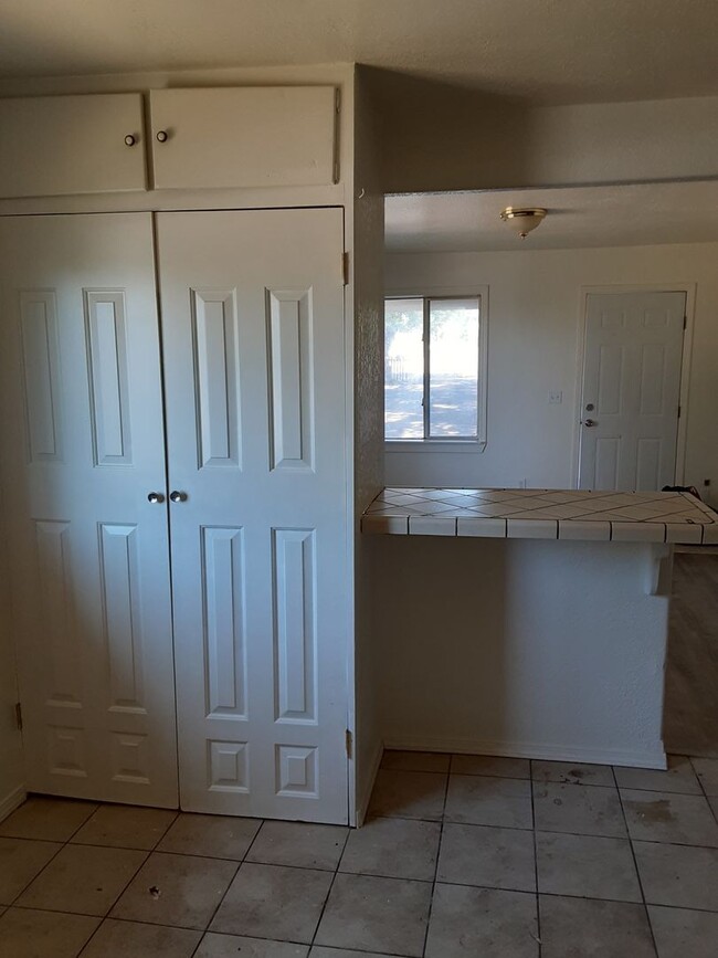 Building Photo - Vieira-PM-019-0099-15750