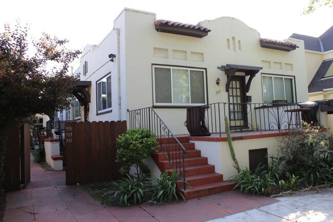 Front - 511-517 California Dr