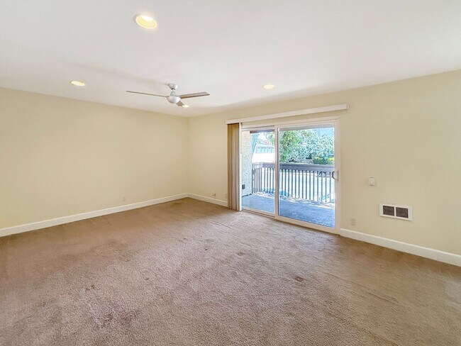 Foto del edificio - Upgraded 1B/1BA Condo in La Jolla W/ Parki...