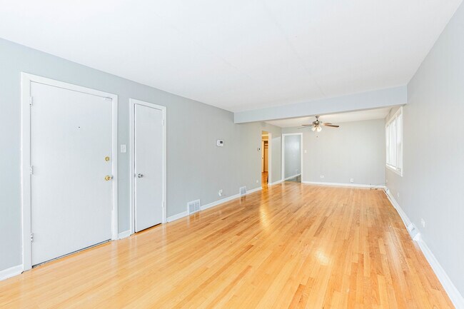 Building Photo - 7637 S Essex Ave