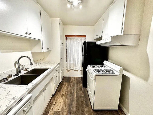 Building Photo - 14271 Dickens St