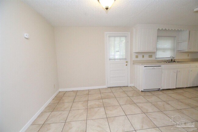 Building Photo - 7160 N Palafox St
