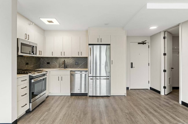 Photo - 2112 W Ogden Ave Apartment