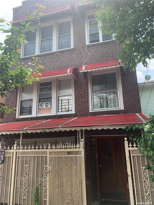 Primary Photo - 858 E 230th St