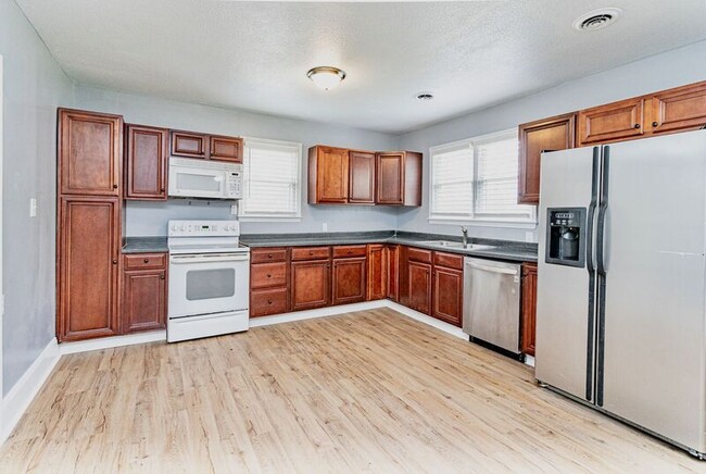 Building Photo - 112 Leonard Dr