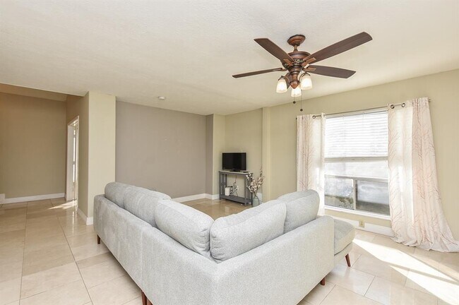 Foto del edificio - 19606 Lake Hollow Ln